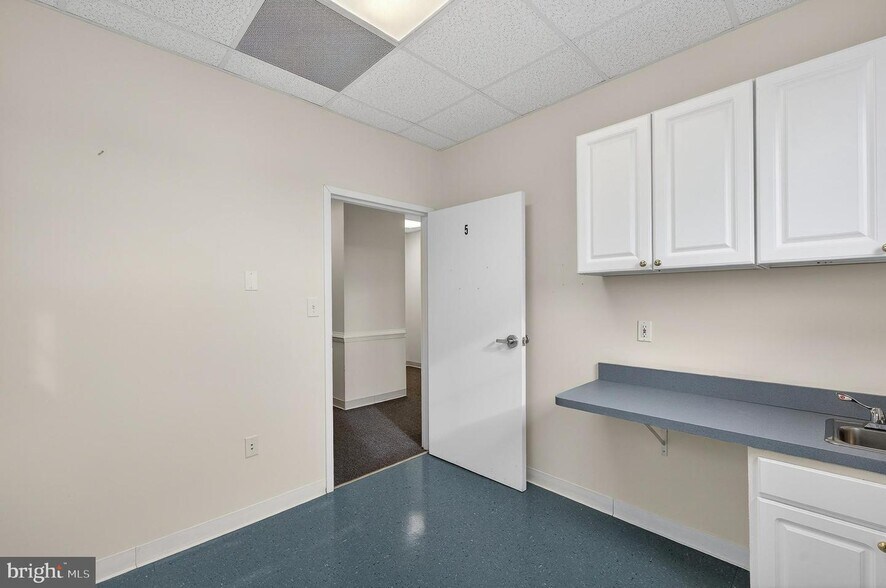 More Photos Of 7117 Salem Fields Blvd, Fredericksburg Office For Lease