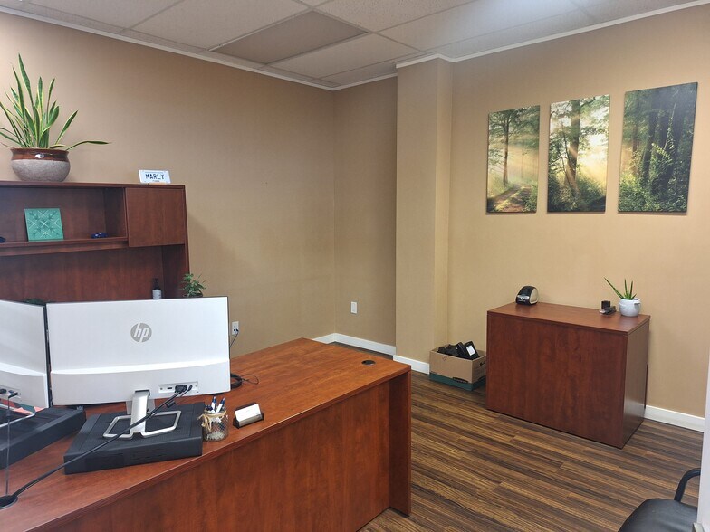More Photos Of 1808 Bowen Rd, Nanaimo General Retail For Lease
