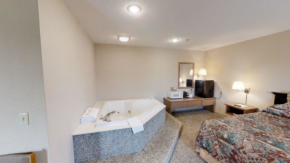 More Photos Of 960 2nd St NW, Aitkin Hotel For Sale