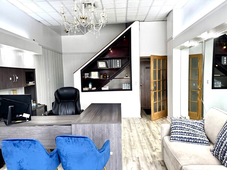 More Photos Of 653-659 Old Country Rd, Westbury Unknown For Lease