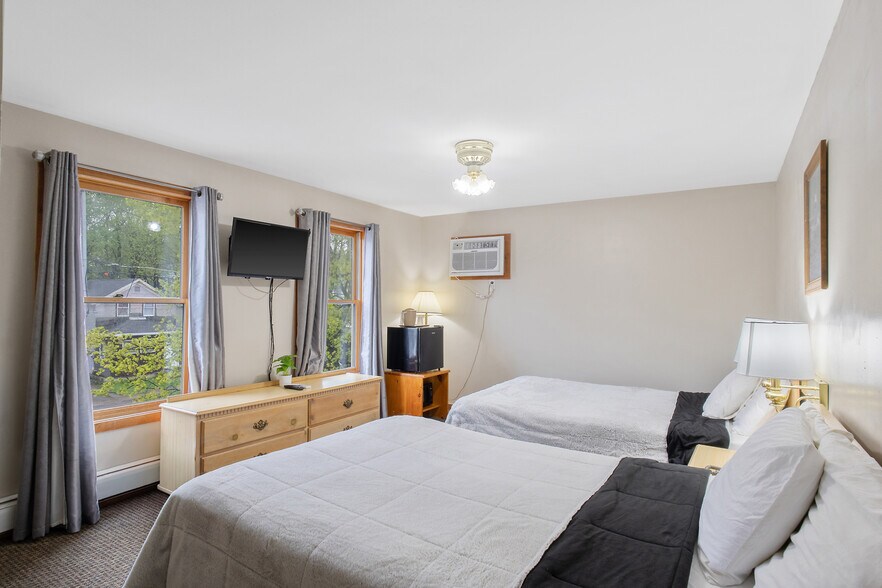 More Photos Of 180 E 10th St, Oswego Hotel For Sale