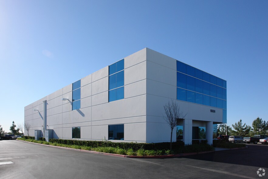 More Photos Of 19655 Descartes, Foothill Ranch Research And Development For Lease