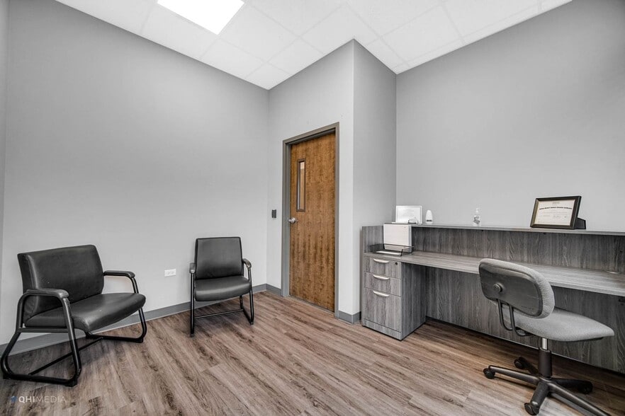 More Photos Of 1227 N Cedar Rd, New Lenox Office For Lease