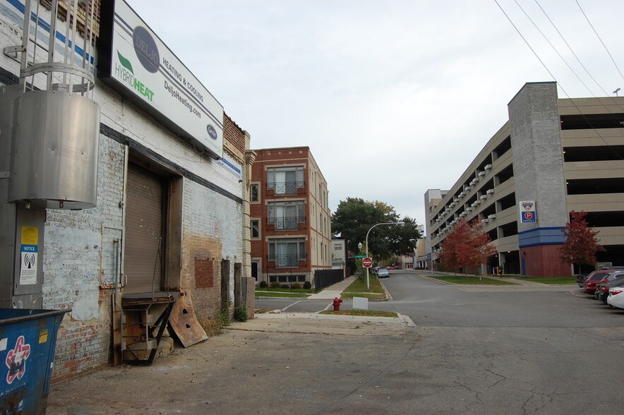 More Photos Of 2700 N Campbell Ave, Chicago Warehouse For Sale