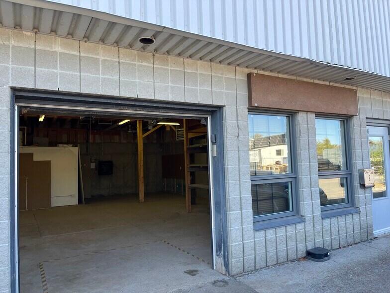Primary Photo Of 2285 St Laurent Blvd, Ottawa Office For Lease