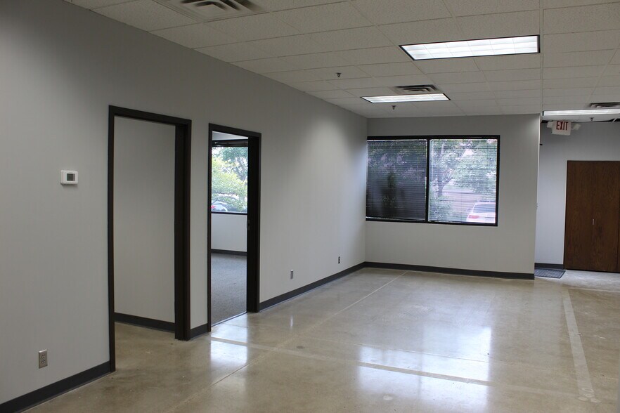 More Photos Of 12201-12241 Wood Lake Dr, Burnsville Light Manufacturing For Lease