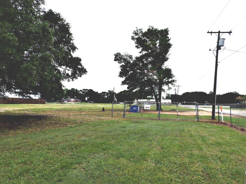 More Photos Of 6003 N Loop 256, Palestine Land For Sale