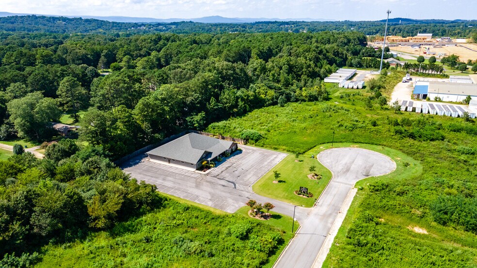 More Photos Of 150 Jw Plaza Dr SE, Calhoun Office For Sale