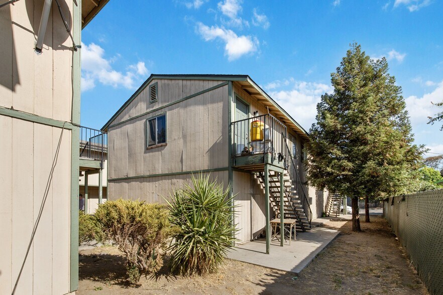 More Photos Of 609-615 Moore St, Madera Apartments For Sale