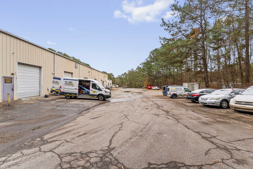 More Photos Of 3337 Air Park Rd, Fuquay Varina Light Manufacturing For Sale