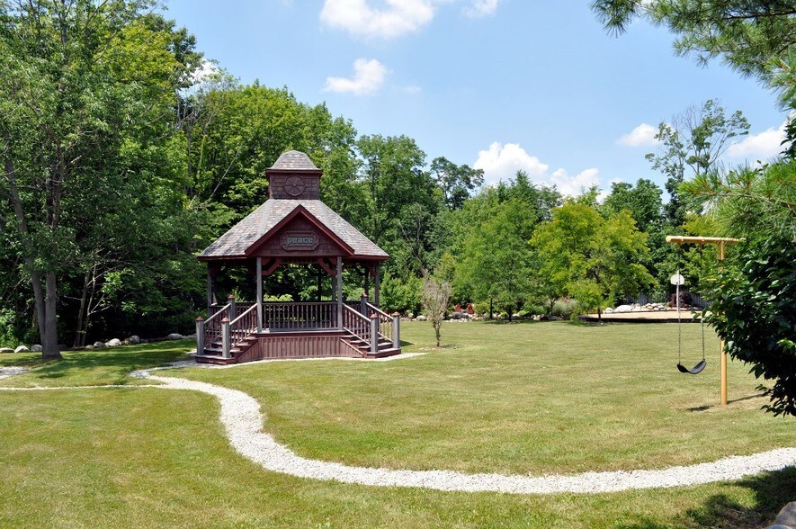 More Photos Of 17892 Chillicothe Rd, Chagrin Falls Office For Sale