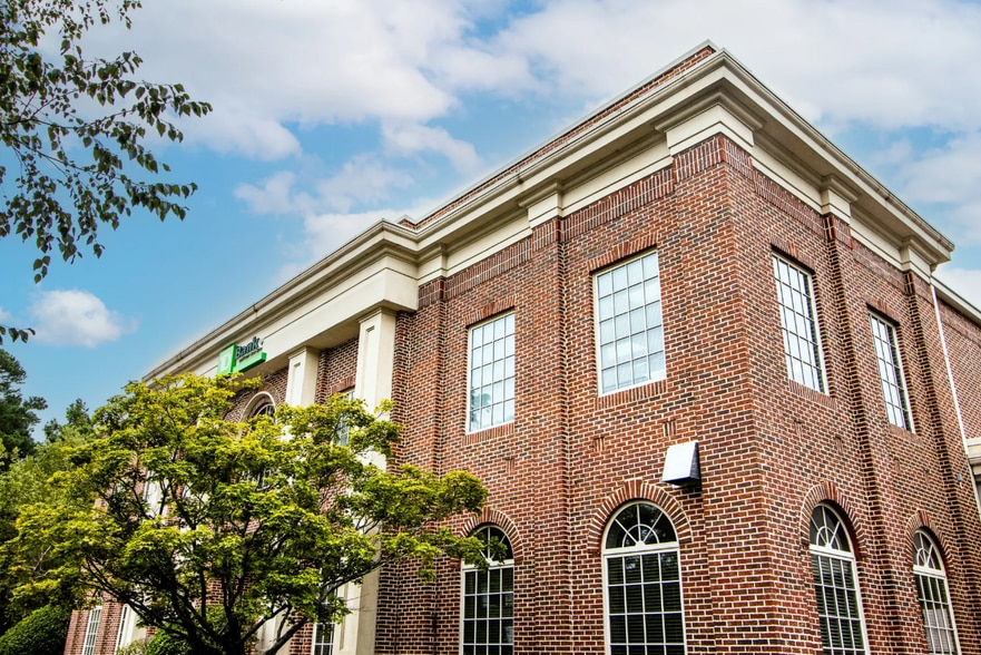 More Photos Of 4875 Forest Dr, Columbia Bank For Lease