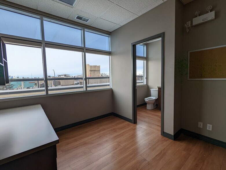 More Photos Of 3215 49 Ave, Red Deer Storefront For Lease