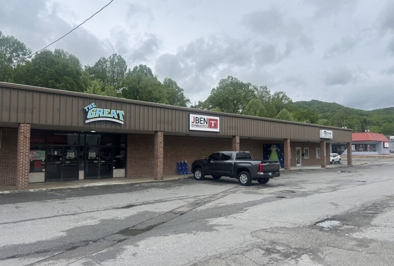 Primary Photo Of 925 Park Ave NW, Norton General Retail For Sale
