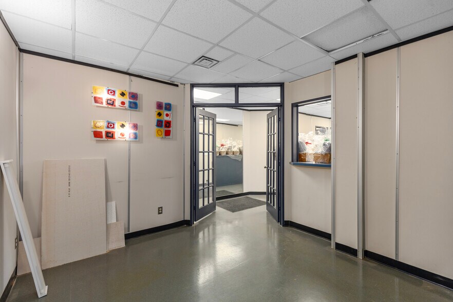 More Photos Of 212 Queen St E, Sault Ste. Marie Office For Lease