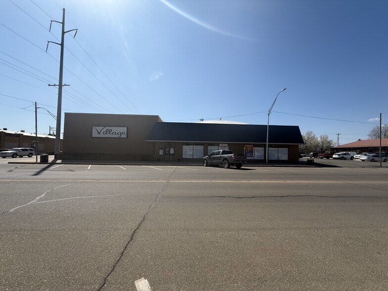 More Photos Of 1107 Main St, Woodward Storefront For Sale