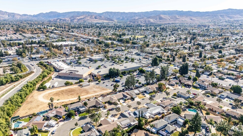 More Photos Of 2585 Cochran St, Simi Valley Unknown For Lease
