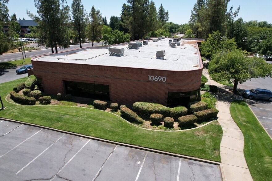 More Photos Of 10690 White Rock Rd, Rancho Cordova Office For Lease