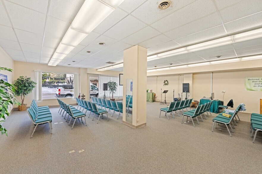 More Photos Of 340 Central Ave, Coos Bay Medical For Lease