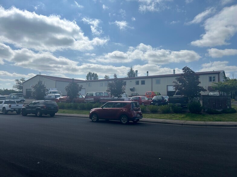 More Photos Of 15114 SW Arrow St, Sherwood Manufacturing For Sale