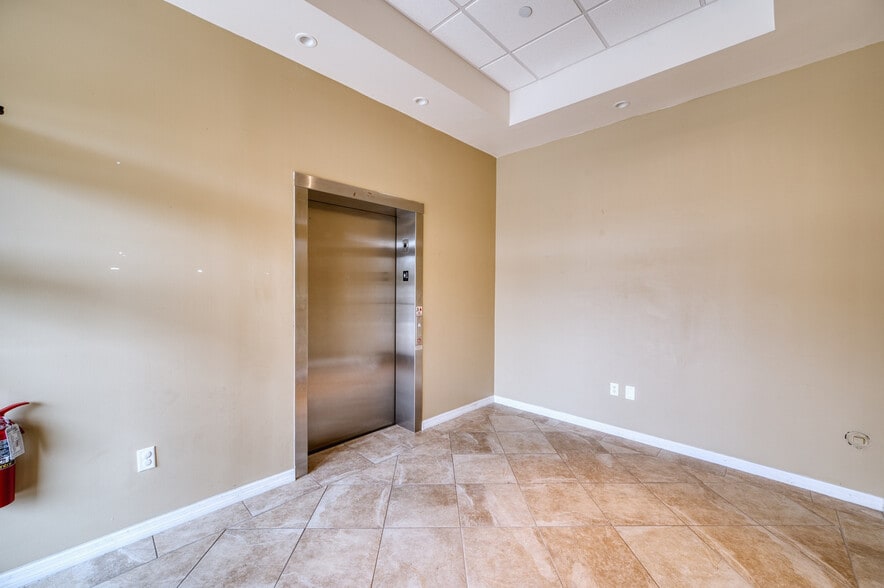 More Photos Of 8200-8250 66th St N, Pinellas Park Unknown For Lease