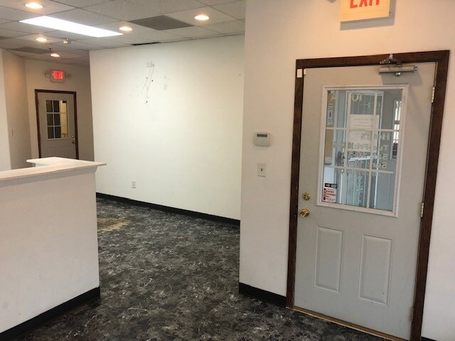 More Photos Of 441 University Ave W, Saint Paul Storefront Retail Office For Lease