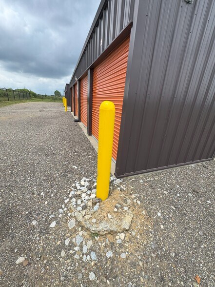 More Photos Of 2851 Business Pl SE, Massillon Self Storage For Sale