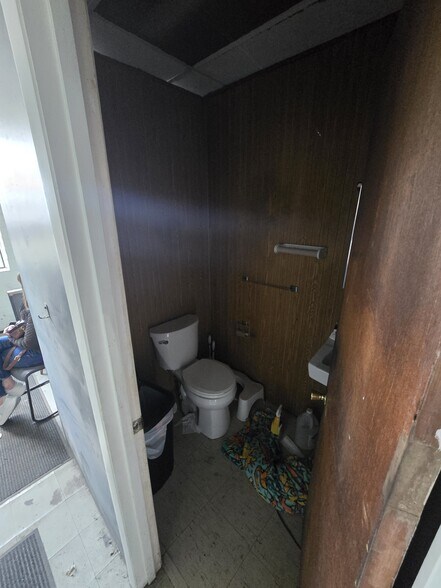 More Photos Of 122 E Liberty St, Cincinnati Manufacturing For Sale