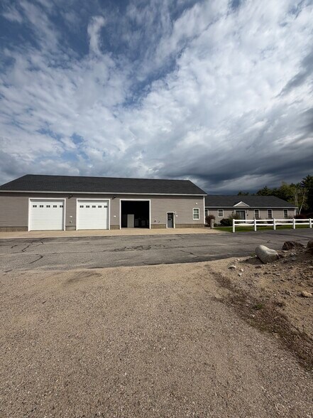 More Photos Of 1667 White Mountain Hwy, Sanbornville Showroom For Sale