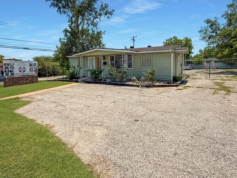 Primary Photo Of 104 W Hallmark Ave, Killeen Freestanding For Sale