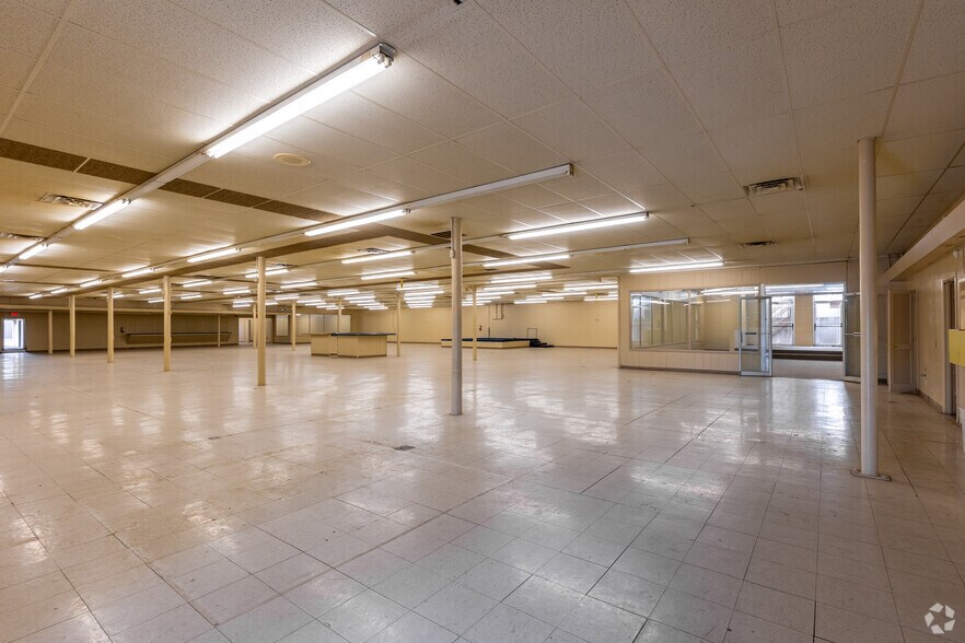 More Photos Of 224 Buddy Holly Ave, Lubbock Warehouse For Lease