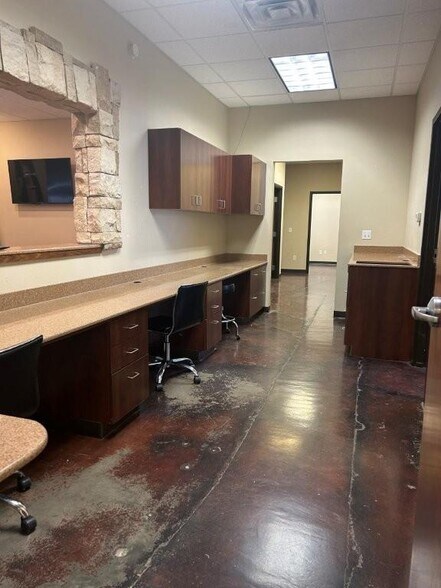 More Photos Of 301 SW 16th St, Bentonville Medical For Sale