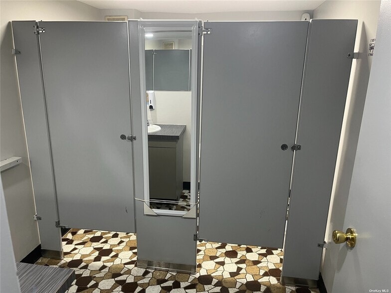 More Photos Of 523 Ridgewood Ave, Brooklyn Religious Facility For Sale