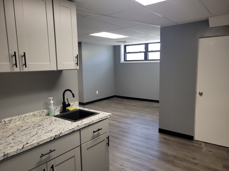 More Photos Of 160 Commack Rd, Commack Medical For Lease