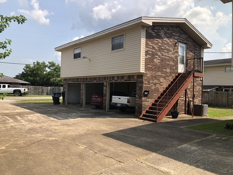 More Photos Of 402-418 N 10th St, Nederland Apartments For Sale