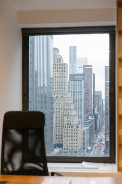 More Photos Of 633 Third Ave, New York Office For Sale