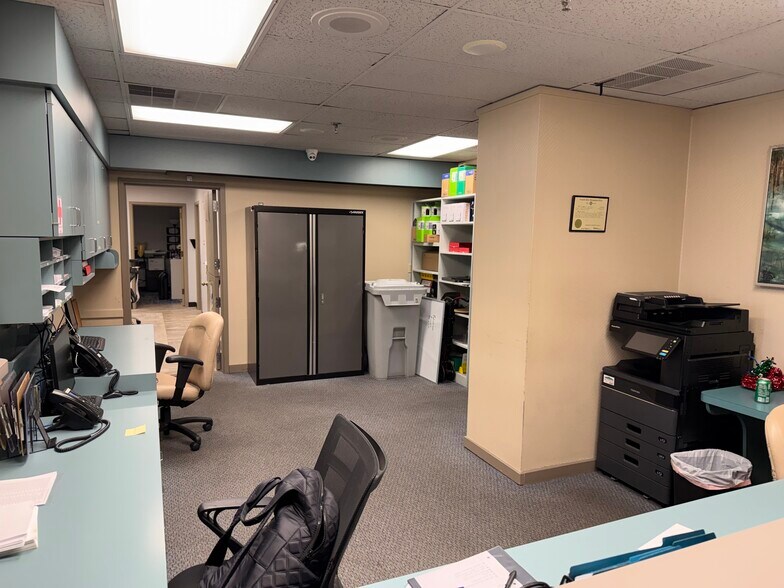 More Photos Of 2606 N Greenway Dr, Knoxville Office For Lease
