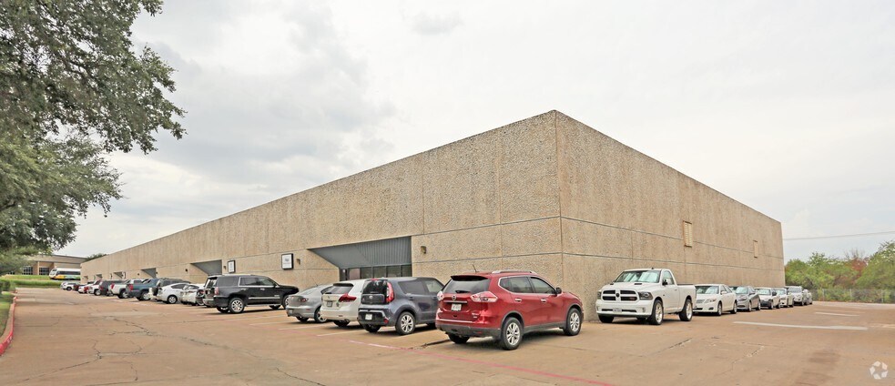More Photos Of 1751 Hurd Dr, Irving Distribution For Lease
