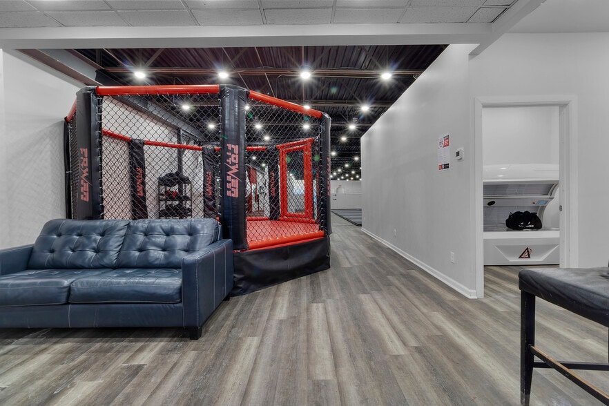 More Photos Of 6609 E 82nd St, Indianapolis Storefront Retail Office For Sale