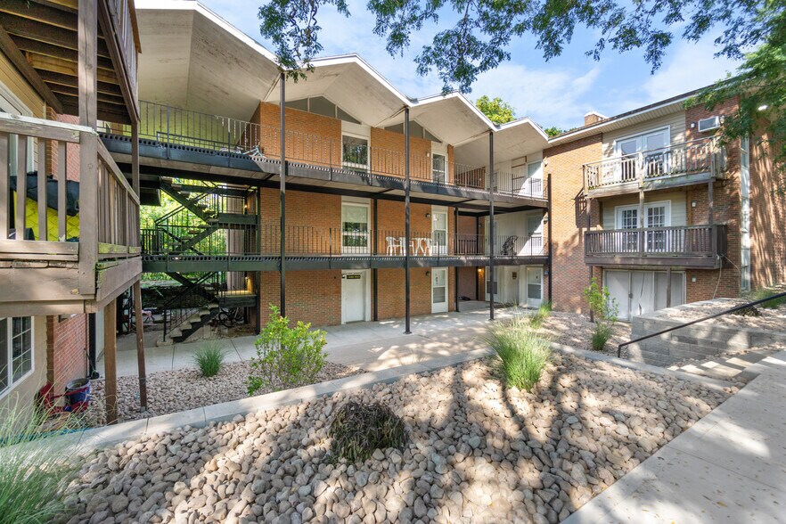 More Photos Of 101 Waldorf Pky, Syracuse Multifamily For Sale