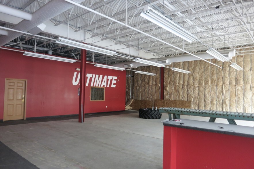 More Photos Of 1901 Hamilton Blvd, Sioux City General Retail For Sale