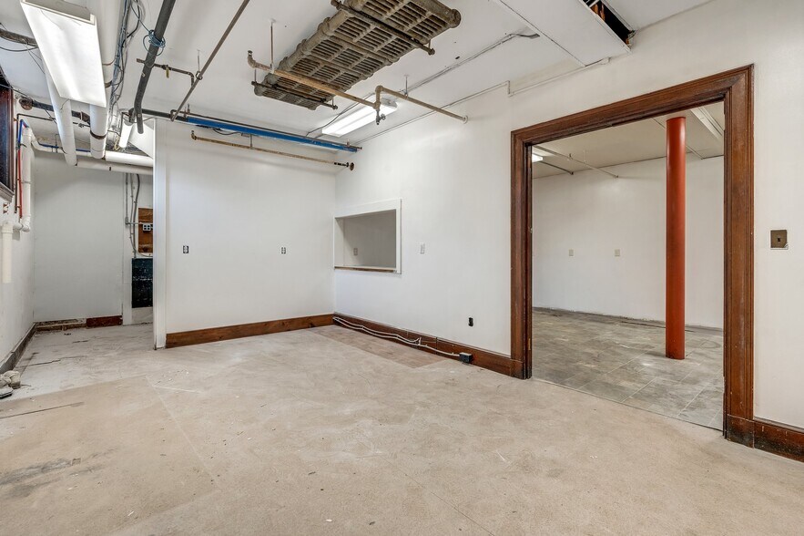 More Photos Of 192 Main St, Ellsworth Storefront For Sale