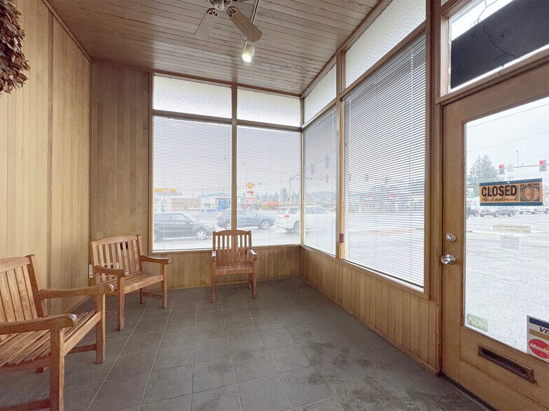 More Photos Of 833 E 1st St, Port Angeles General Retail For Sale