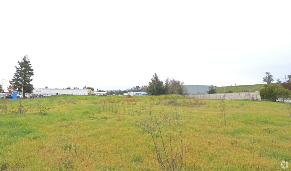 More Photos Of 311 Gateway Dr, Hollister Land For Lease