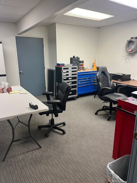 More Photos Of 16115 Valerio St, Van Nuys Warehouse For Lease