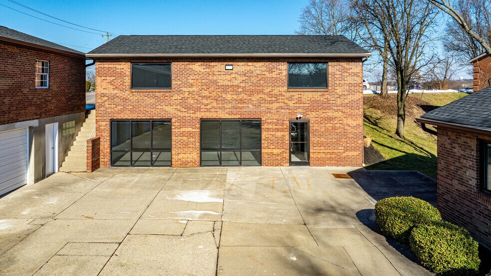 More Photos Of 2327 Anderson Rd, Crescent Springs Office For Lease