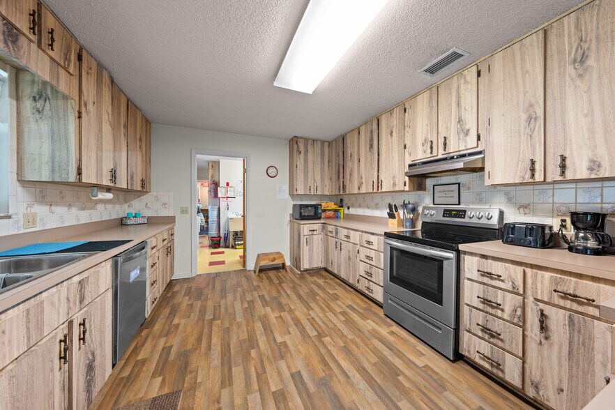 More Photos Of 102 S Highland St, Bushnell Daycare Center For Sale