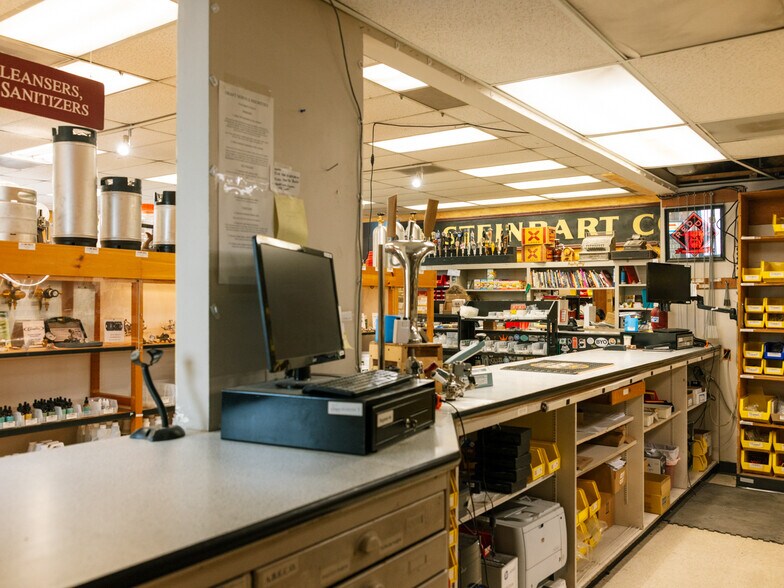 More Photos Of 212-234 SE 12th Ave, Portland Warehouse For Sale