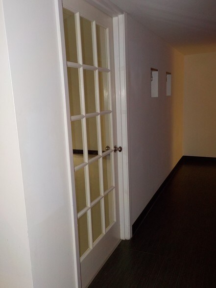 More Photos Of 3700 N 10th St, McAllen Office For Lease