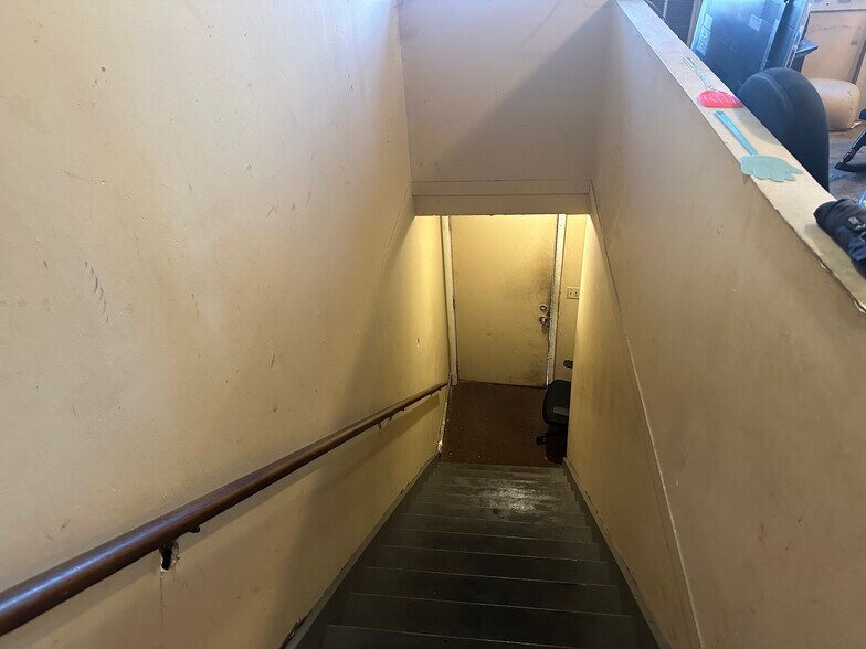 More Photos Of 265 S Pearl St, Albany General Retail For Sale